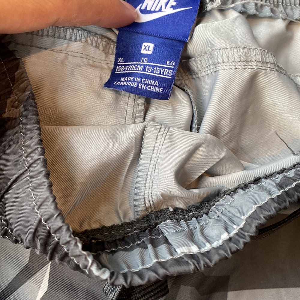 Nike army camouflage shorts - Picture 2 of 2